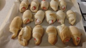 Завитушки из слоеного теста с крабовыми палочками