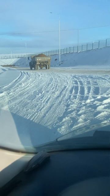 Отсыпка грунта зимой😁 смотреть онлайн