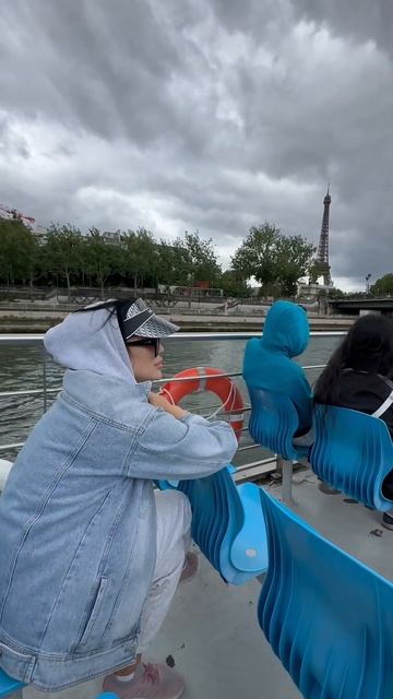 Париж экскурсия по реке Сена #travel #motivation #блогер #путеш? смотреть онлайн