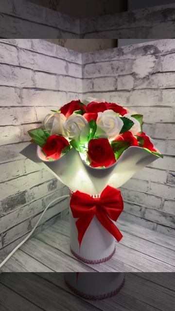 Светильник 2 в одном. Освещает ночью и благоухает. смотреть онлайн