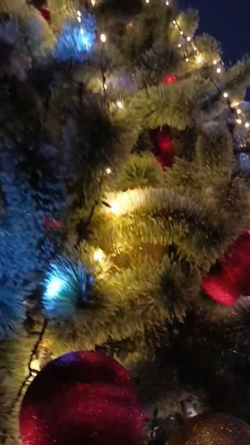 Банально, но красиво ❤️ #елка #шары #блеск #красиво смотреть онлайн