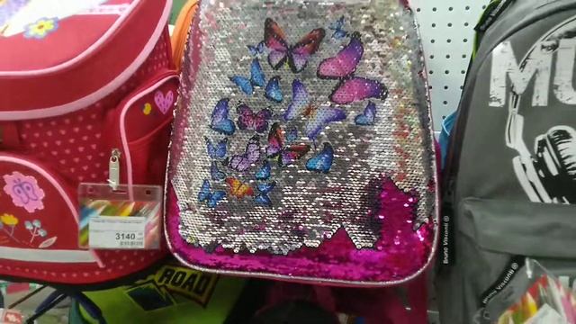 Двуликий или школьный рюкзак с пайетками в Комусе смотреть онлайн