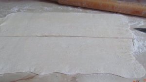 Мини пирожки с мясом из слоеного теста
