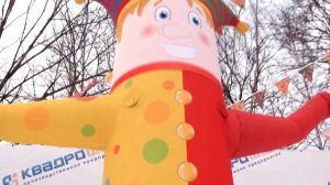 Надувная фигура Петрушка Скоморох с машущей рукой - Аэромен зазывала на Масленицу