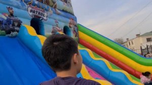 НАДУВНОЙ БАТУТ ЩЕНЯЧИЙ ПАТРУЛЬ ВО ДВОРЕ