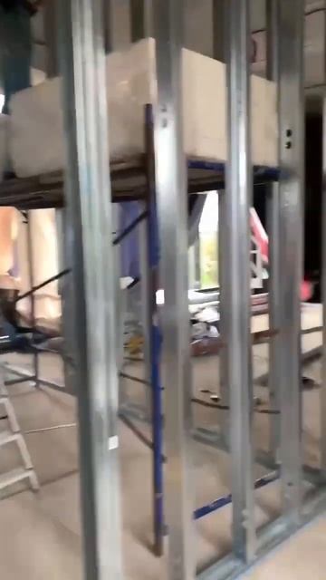 #Монтаж внутренних перегородок в доме 730 м, Москва