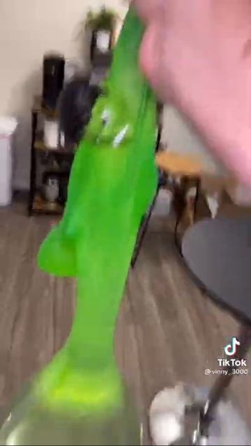 прикол из тик тока большой толстый зелёный Халк сидит смотреть онлайн