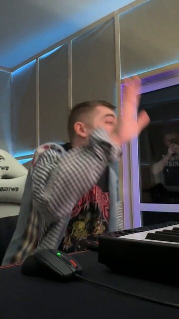 Это мой первый трек в этом году, жду максимальной подд? смотреть онлайн