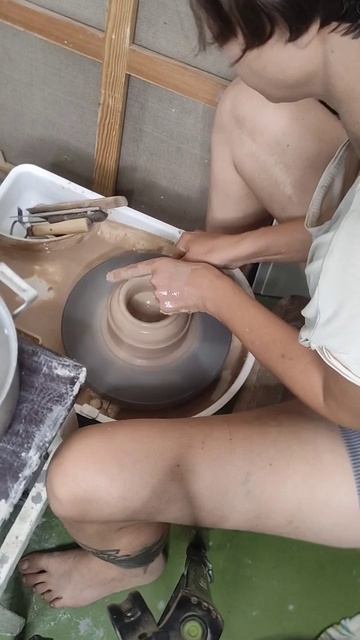 Вы очень удивитесь, но это не чайник :D #ceramic смотреть онлайн