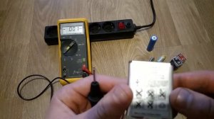 Как измерить напряжение мультиметром на аккумуляторе