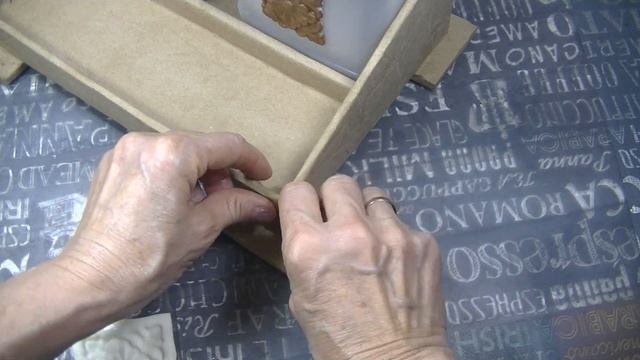 Идея из обычной коробки и 2 пластиковых канистр . Стильная и полезная вещь .. смотреть онлайн