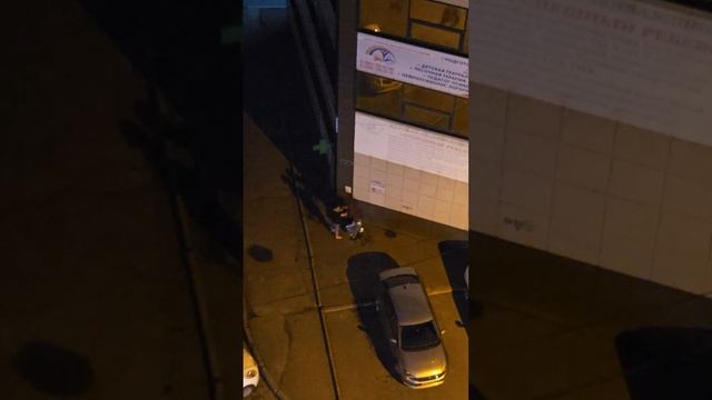 Все поразному гуляют.