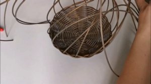 Горшочек из ротанга прутком.