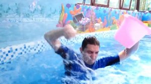 Школа героев Акватим в аквапарке - Злые Трансформеры! Игрушки в видео про игры в бассейне