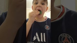 Пробую чокопай со вкусом арбуза!!!