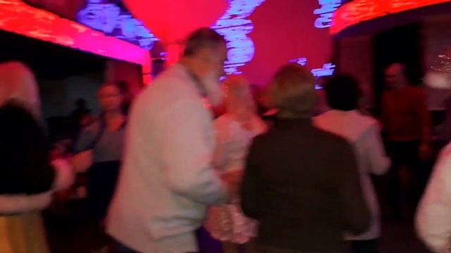 ЗАБЛУДИЛАСЬ ОСЕНЬ СРЕДЬ БЕРЕЗ ДА СОСЕН ❤️ТАНЦЫ ❤️ХА смотреть онлайн