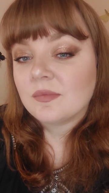 Улюблені олівчики для губ LAMEL GEL LIP LINERS / свотчі на губах