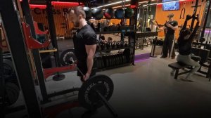 Тяга штанги к поясу: техника выполнения упражнения