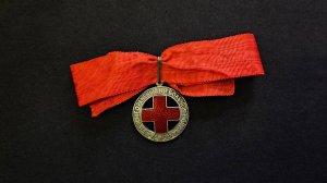 Предметный разговор: знаки Российского Красного Креста