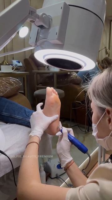 Вытяжка 4BLANC PRO в аппаратном педикюре. Поглощает пыль т? смотреть онлайн