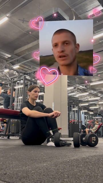 Во время отдыха между подходами | #тренажерныйзал #тре? смотреть онлайн