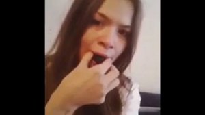 Прикол)Про огурец который засунули в рот целеком!!