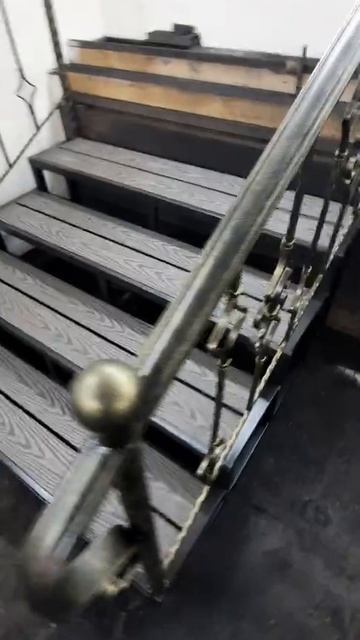 Крыльцо к дому готово. Остался монтаж. смотреть онлайн