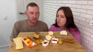 МУКБАНГ ВКУСНО И ТОЧКА БУРГЕРЫ СЫРНЫЕ КОЛЬЦА СТРИПСЫ ?
