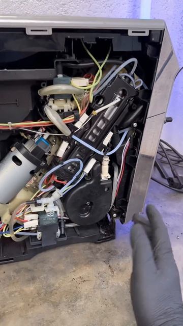 Кофемашина delonghi потекла на стол?! Не спешите расстраив смотреть онлайн