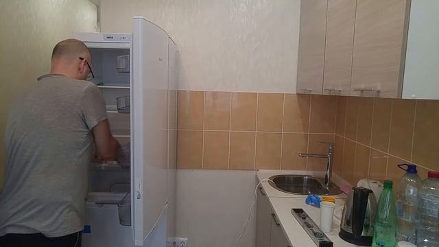 Атлант - двухкамерный холодильник , распаковка и установка. Приобретён в Эльдорадо. смотреть онлайн