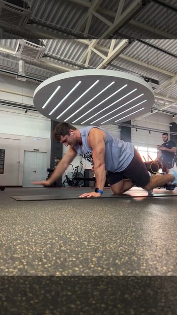 Подъем разноимённых руки и ноги в упоре с колен смотреть онлайн