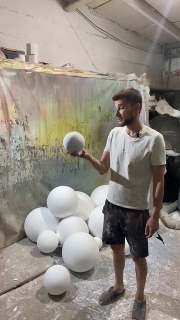 Резка шаров из пенопласта на станке