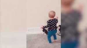 ПРИКОЛЫ С ДЕТЬМИ СМЕШНЫЕ МАЛЫШИ ИГРАЮТ С КОТАМИ