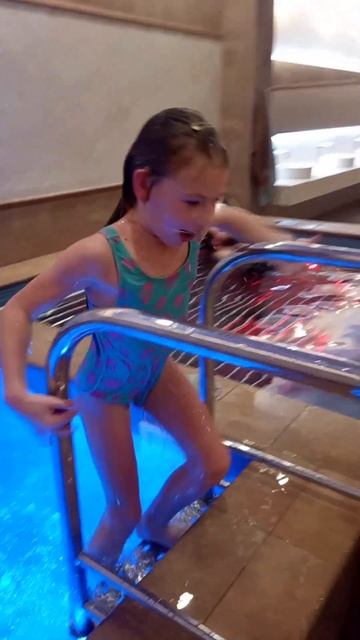 Ледяная вода, очень. Алиса баньщица . #баня# смотреть онлайн