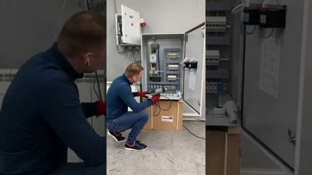 Распределительный щит с амперметром и вольтметром 250А