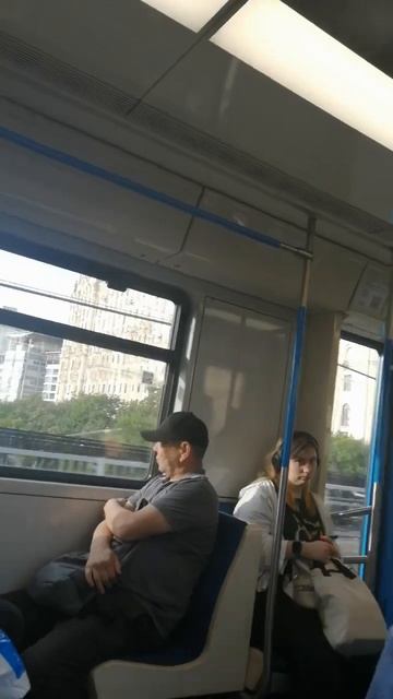 метро мне нравится не только быстротой передвижения,н смотреть онлайн