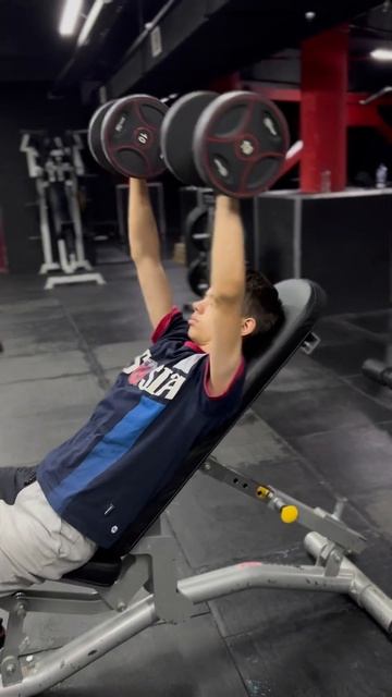 Это жим под углом 45% #motivationalmusic #motivation #motivationalsongs #lifestyle #? смотреть онлайн