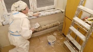 Как штукатурить под подоконником