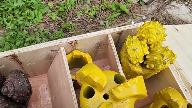 Буровые долота хорошего качества сами бурим и другим привозим