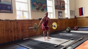 Тренировка техники на сборах в тяжелой атлетике