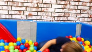 Игры Трансформеры - Монкарты и Автоботы против Десептиконов! – Машинки в видео для мальчиков.