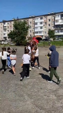Играем в пейнтбол битва против динозаврика 😁