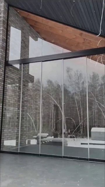 Подвижное безрамное остекление