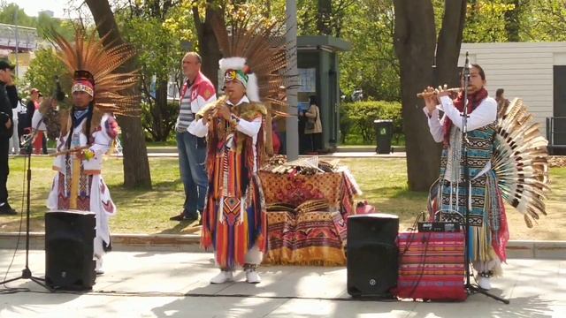 Музыкальные индейцы в городе) смотреть онлайн