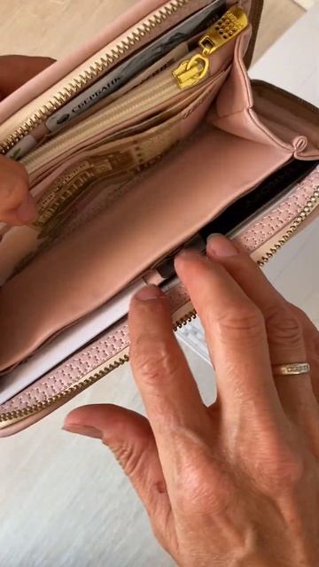 А давайте устроим розыгрыш кошелечка, хотите? смотреть онлайн