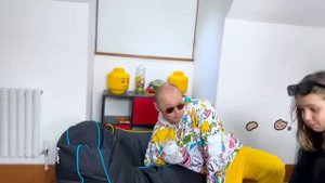 Мистер Макс Шпионим за Максом