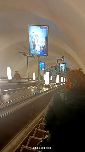 московская станция метро спуск по эскалатору #dj #remix #mus смотреть онлайн