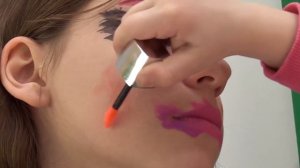 Весёлые игры для детей. Челленджи - Делаем Макияж и готовим Бургеры для куклы Барби! Смешные видео