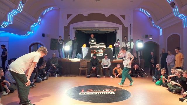 12 Летие Бруклина  Final Breakdance begginers Lexik vs Var Var