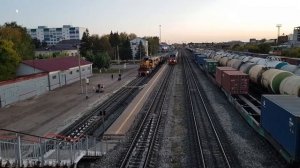 Жёлтый змей по первому. РА3-065, и 2ТЭ25КМ-0484.